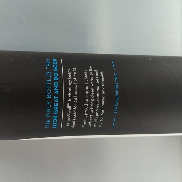 BNIB Swell Hot/Cold bottle 750 mL Black - Picture 7 of 11